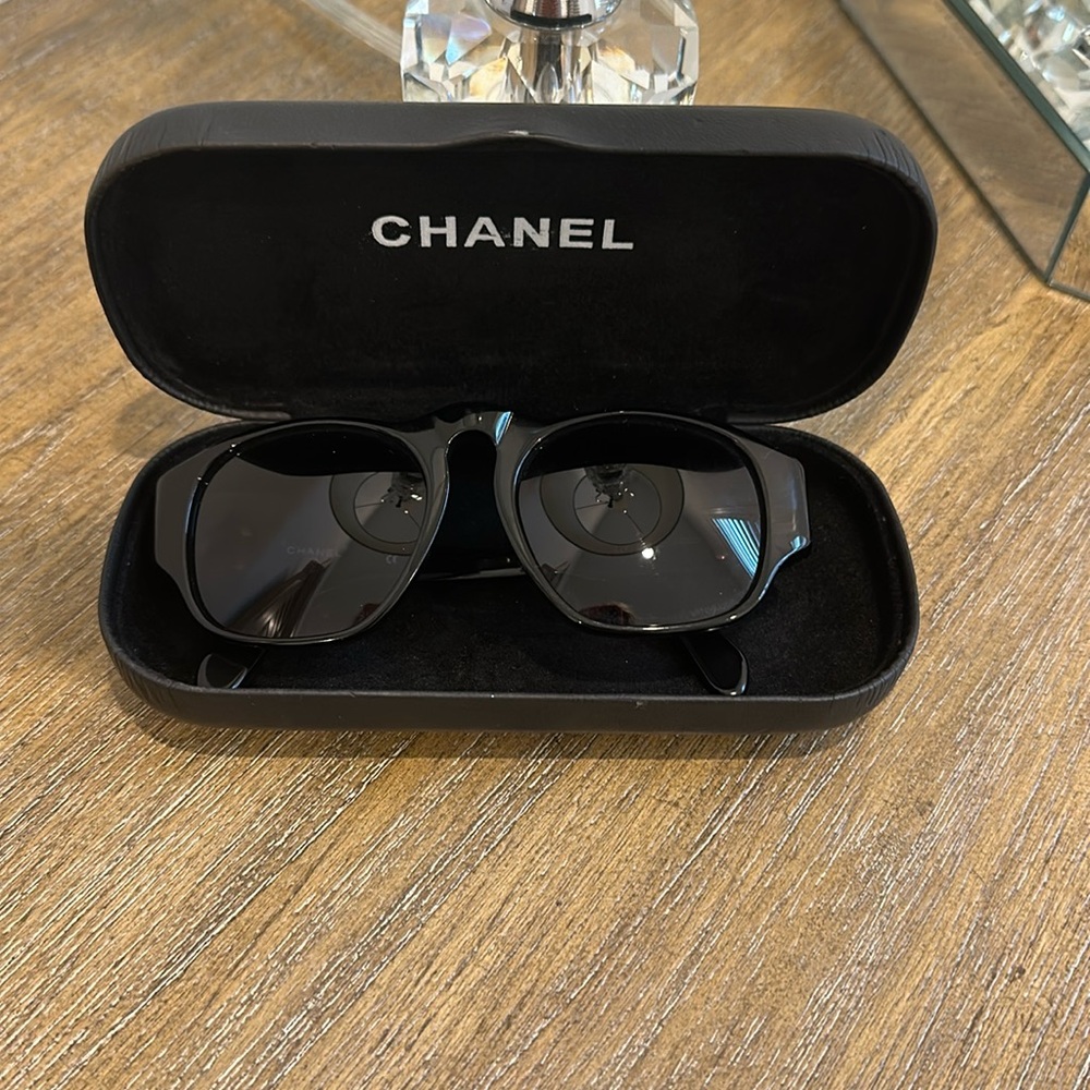 Chanel sunglasses/ does NOT come with case